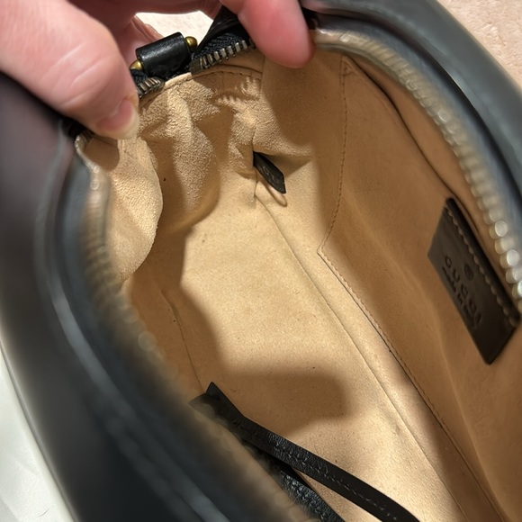 GG Marmont Small Shoulder Bag - Picture 15 of 17